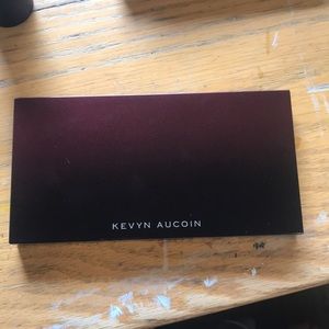 Kevyn aucoin new setting powder